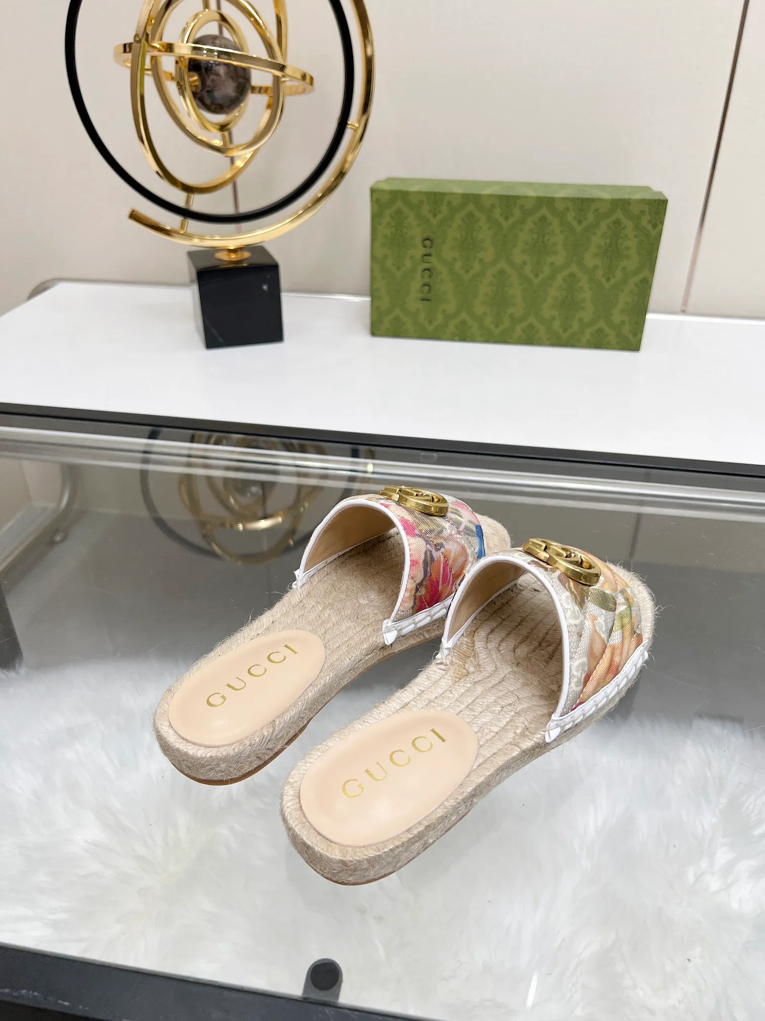 👟👟Ex-factory price 320👟👟 Gucci slippers fisherman shoes new color Injection molded one-piece straw bottom, high-end quality Fabric: Double G imported fabric Lining: sheepskin lining Code number: 35~42 Fabric styles include apricot, floral, pink, black, blue, burgundy, champagne, green, orange, cyan, starry sky, more than 30 colors to choose from, many colors to be updated in the future ,,,,,,,,